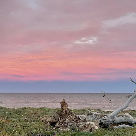 Pieds Dans L'eau Sur Port De Plaisance Sari-Solenzara